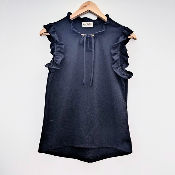 🖤 Black Ruffle Top - Picture 3 of 3